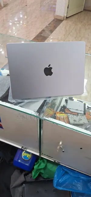 New Laptop Apple MacBook Pro 2021 M1 32GB Apple M1 Pro SSD 1T