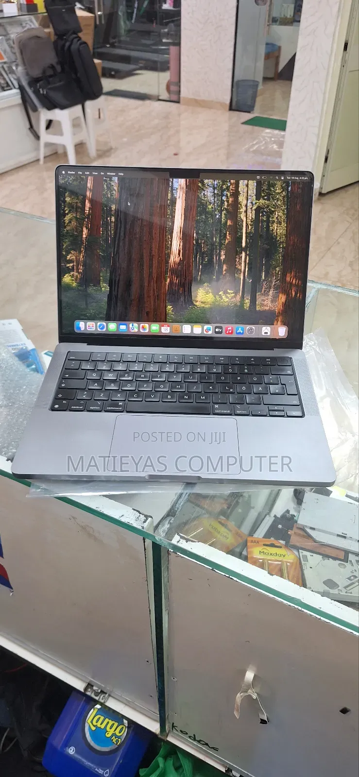 New Laptop Apple MacBook Pro 2021 M1 32GB Apple M1 Pro SSD 1T
