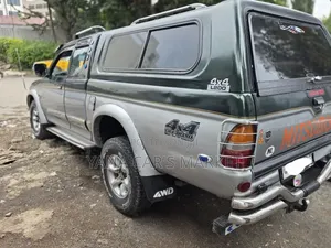 Mitsubishi L200 2002 Blue