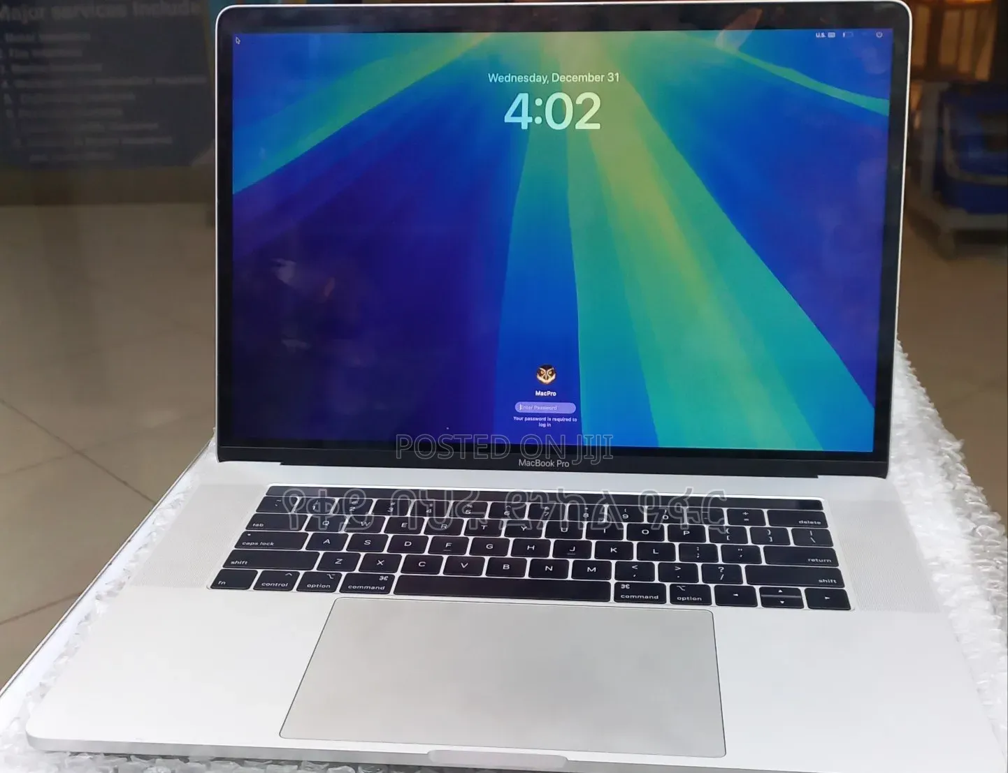 New Laptop Apple MacBook Pro 2018 16GB Intel Core i7 SSD 256GB