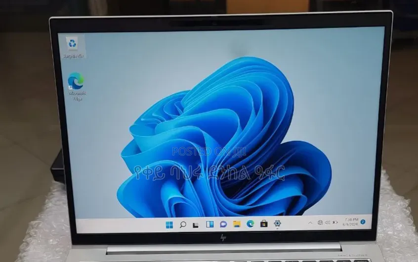 New Laptop Apple MacBook Pro 2018 16GB Intel Core i7 SSD 256GB