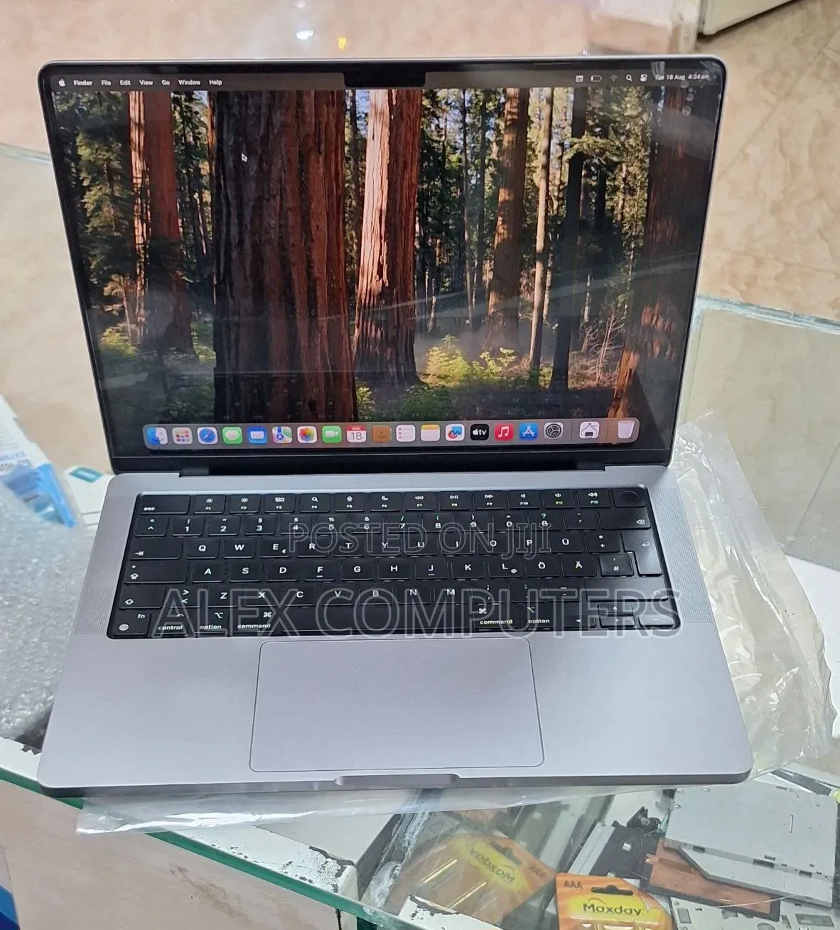 New Laptop Apple MacBook Pro 2021 M1 32GB Apple M1 Pro SSD 1T