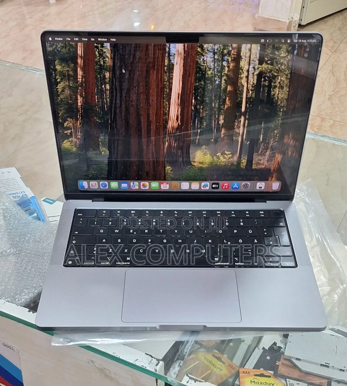New Laptop Apple MacBook Pro 2021 M1 32GB Apple M1 Pro SSD 1T