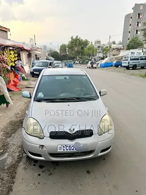 Toyota Vitz 2004 Silver
