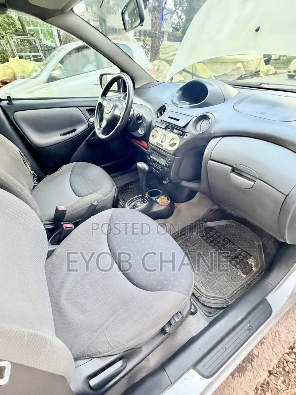 Toyota Vitz 2004 Silver