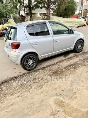 Toyota Vitz 2004 Silver