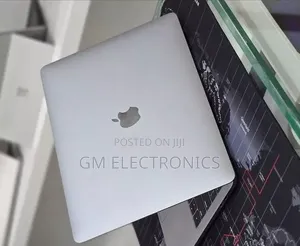 New Laptop Apple MacBook Pro 2020 8GB Intel Core i7 SSD 256GB
