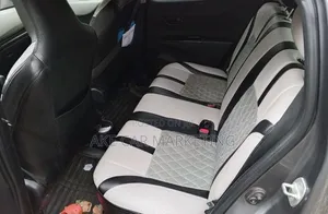 Toyota Yaris Base Hatchback 5dr 2011 Gray