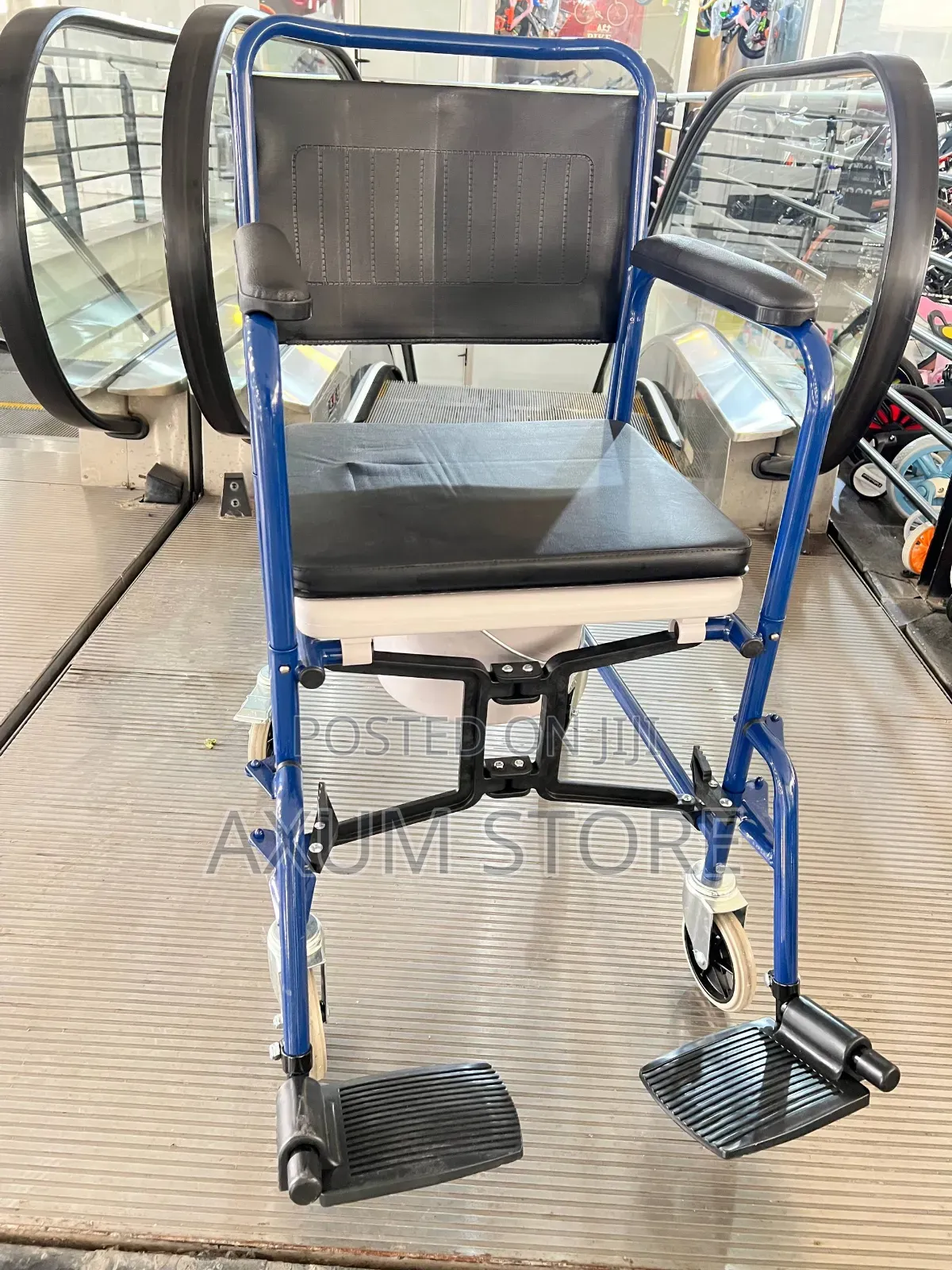 ዘመናዊ Commode Wheelchair — Modern Commode Wheelchair