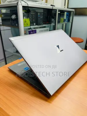 New Laptop HP ZBook Firefly G8 16GB Intel Core i5 SSD 512GB