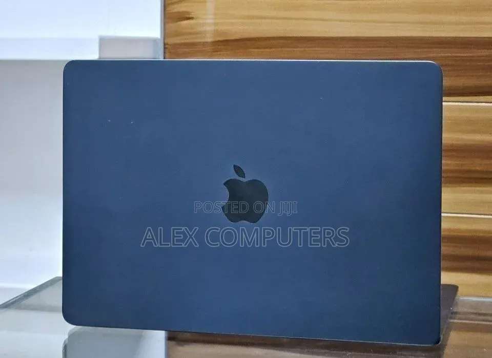New Laptop Apple MacBook Air 2025 M4 16GB Apple M4 SSD 256GB