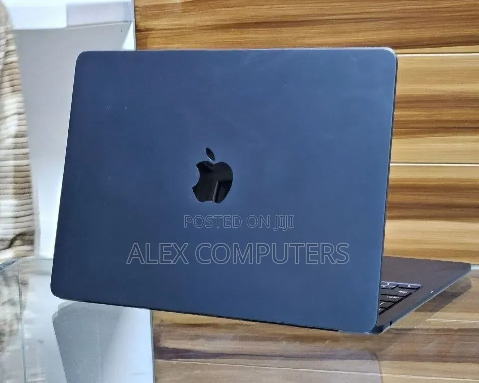 New Laptop Apple MacBook Air 2025 M4 16GB Apple M4 SSD 256GB