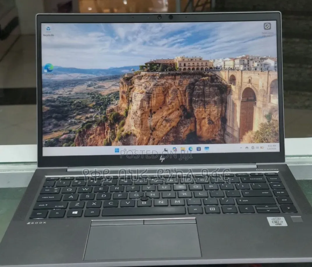 New Laptop HP ZBook Firefly 14 G7 16GB Intel Core i7 SSD 512GB