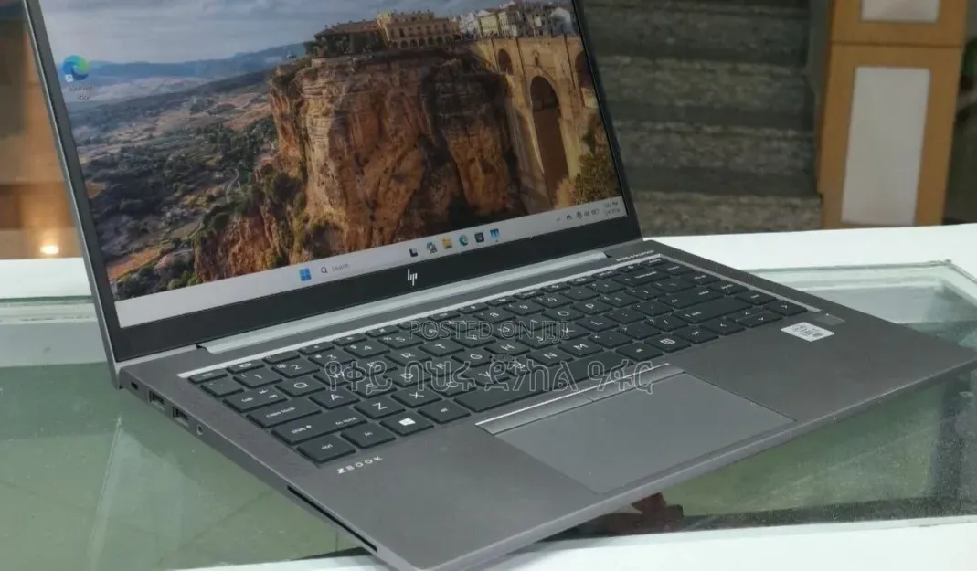 New Laptop HP ZBook Firefly 14 G7 16GB Intel Core i7 SSD 512GB