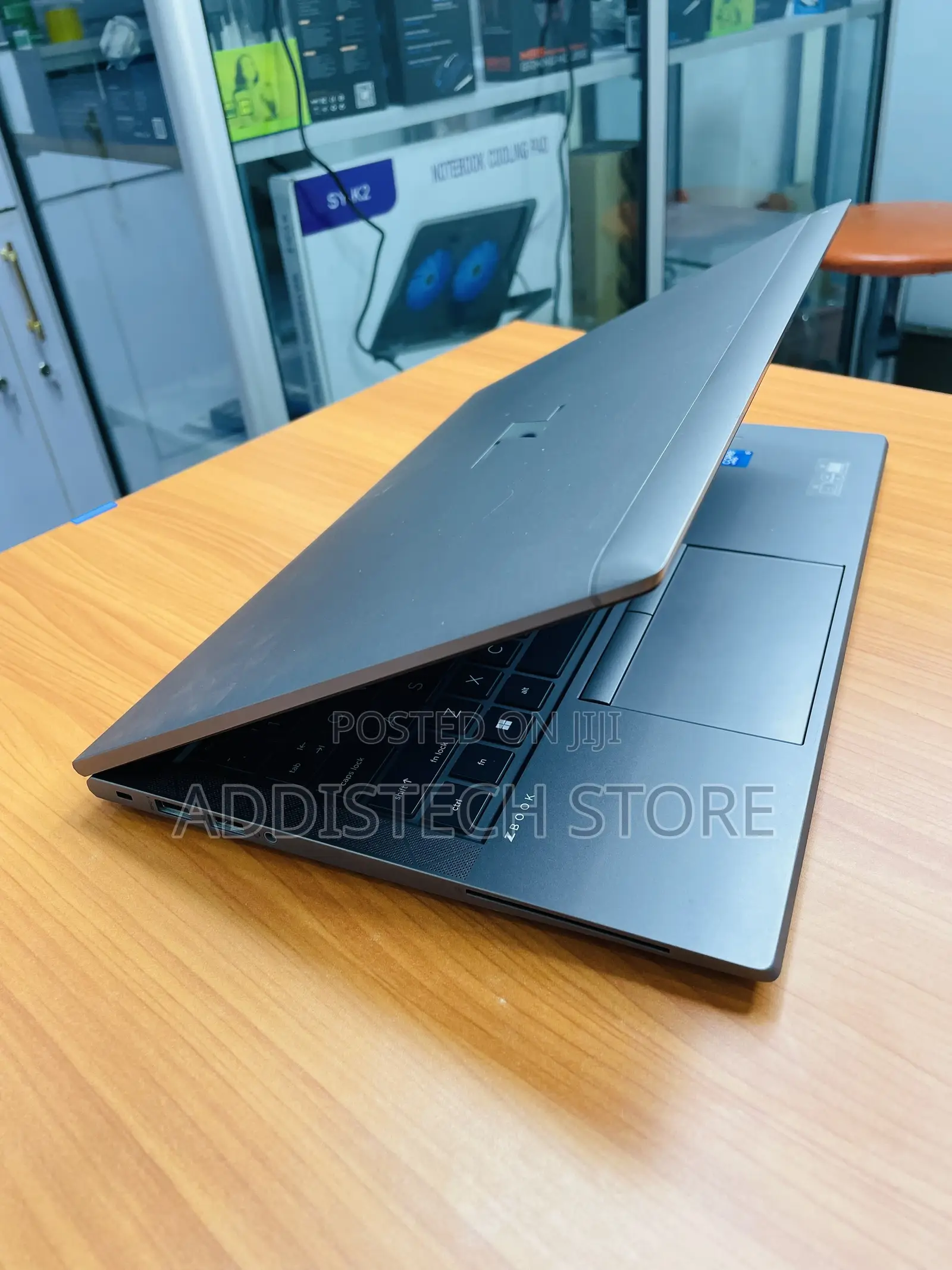 New Laptop HP ZBook Firefly G8 16GB Intel Core i5 SSD 512GB