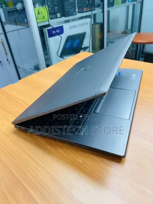 New Laptop HP ZBook Firefly G8 16GB Intel Core i5 SSD 512GB