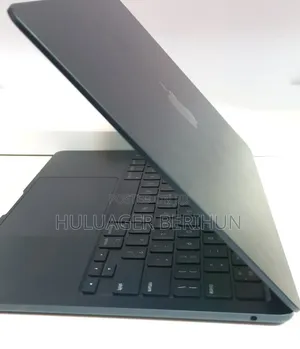 New Laptop Apple MacBook Air 2022 M2 8GB Apple M2 SSD 256GB