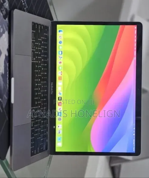 New Laptop Apple MacBook 2020 8GB Apple M1 Pro SSD 256GB