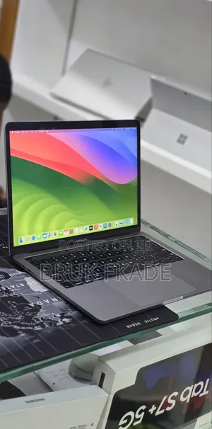 New Laptop Apple MacBook Pro 2021 M1 16GB Apple M1 Pro SSD 512GB