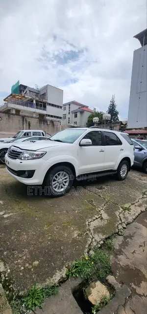 Toyota Fortuner 2013 White