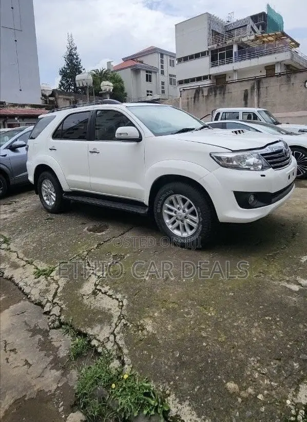 Toyota Fortuner 2013 White