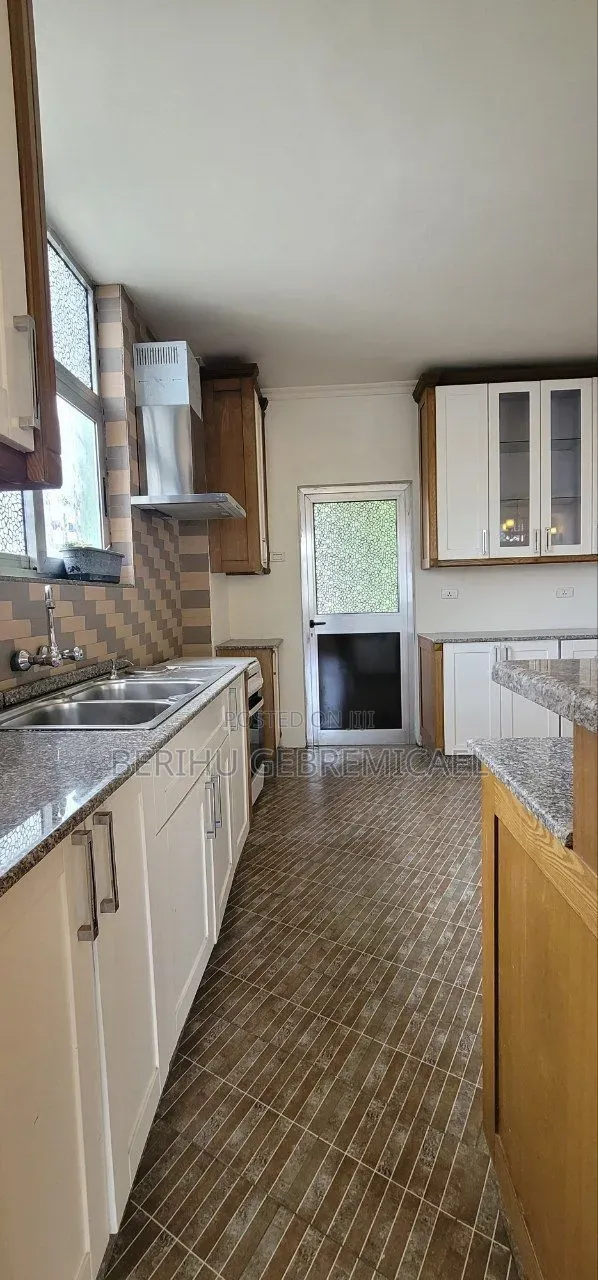 4bdrm Villa in ለገጣፎ, Yeka for rent