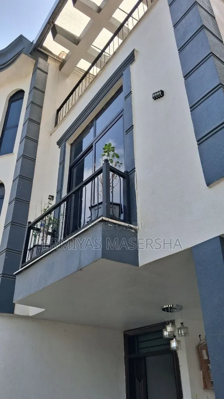 Furnished 8bdrm House in Yeka for sale