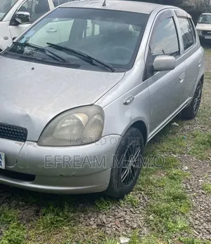 Toyota Vitz 2001 Silver