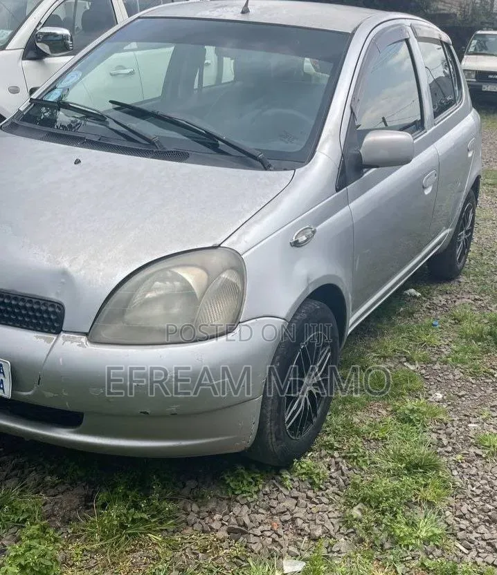 Toyota Vitz 2001 Silver