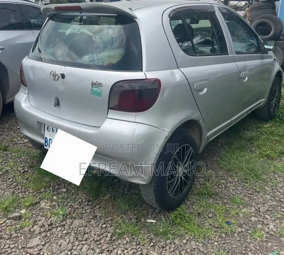 Toyota Vitz 2001 Silver