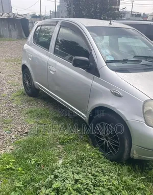 Toyota Vitz 2001 Silver