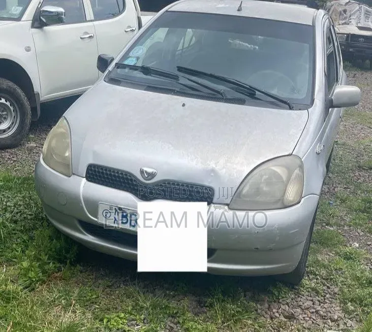 Toyota Vitz 2001 Silver