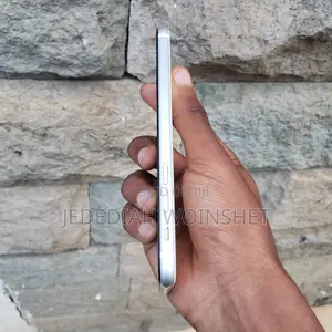 Apple iPhone SE 128 GB White