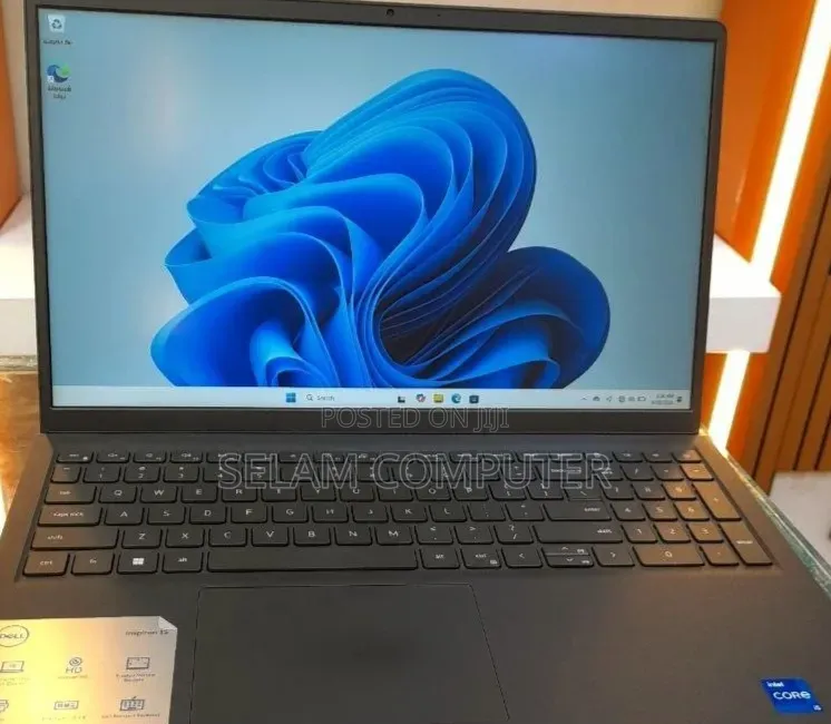 New Laptop Dell Inspiron 15 8GB Intel Core i5 SSHD (Hybrid) 512GB