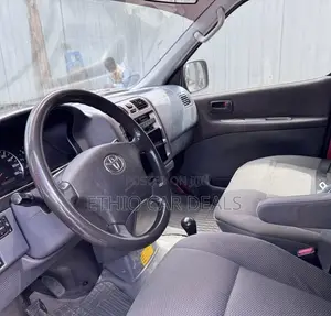 Toyota HiAce 2008 Red