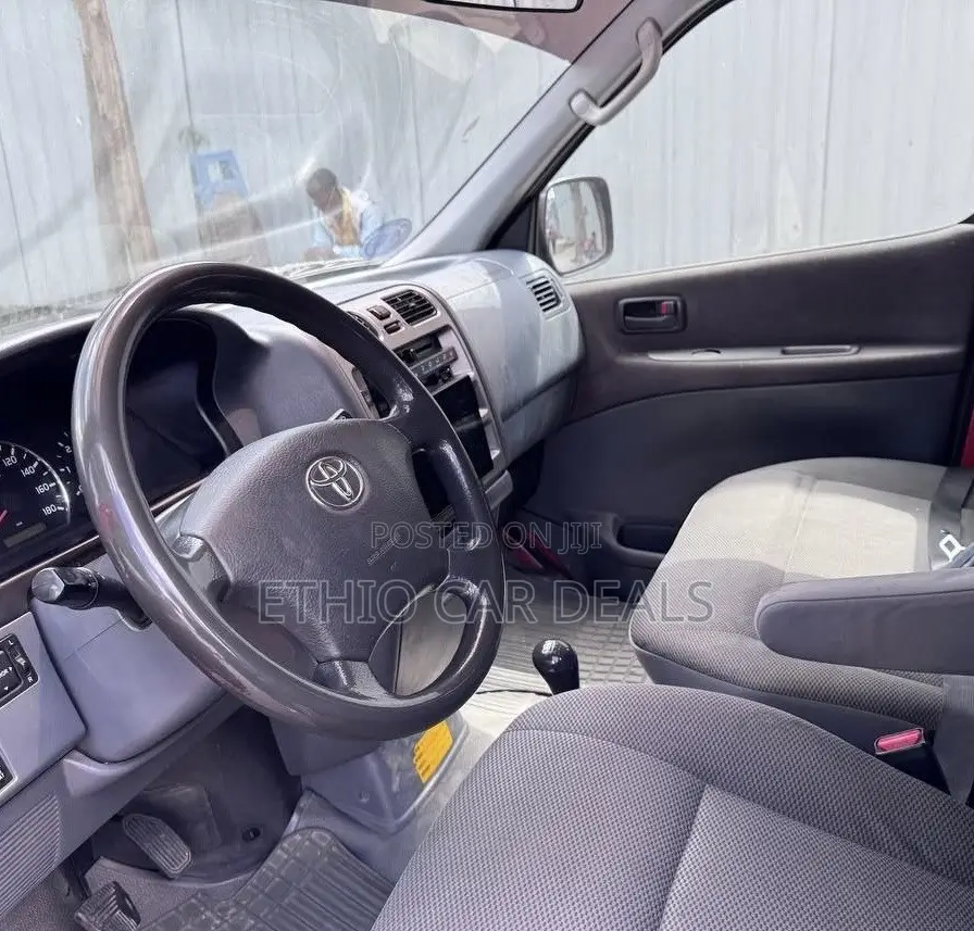 Toyota HiAce 2008 Red