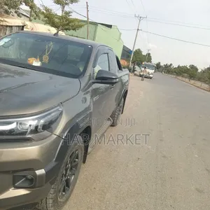 Toyota Hilux 2021 Gray