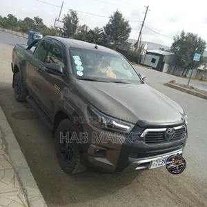 Toyota Hilux 2021 Gray