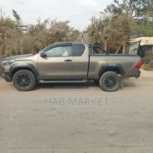 Toyota Hilux 2021 Gray