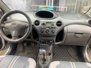 Toyota Yaris 1.4 2002 Silver