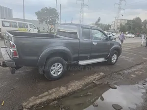 Toyota Hilux 2014 Gray