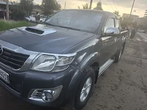Toyota Hilux 2014 Gray