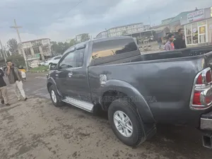 Toyota Hilux 2014 Gray