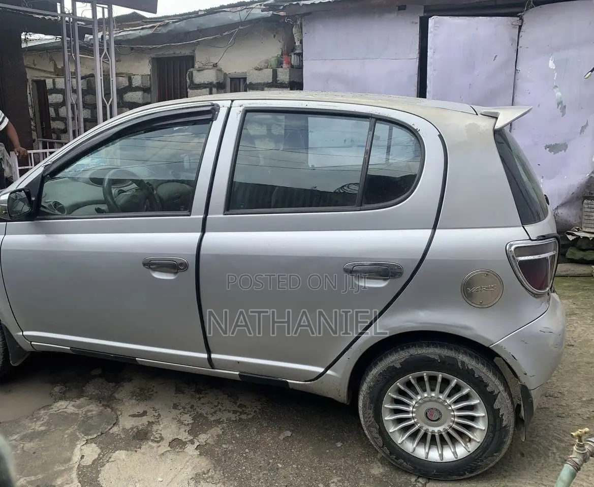 Toyota Yaris 1.4 2002 Silver