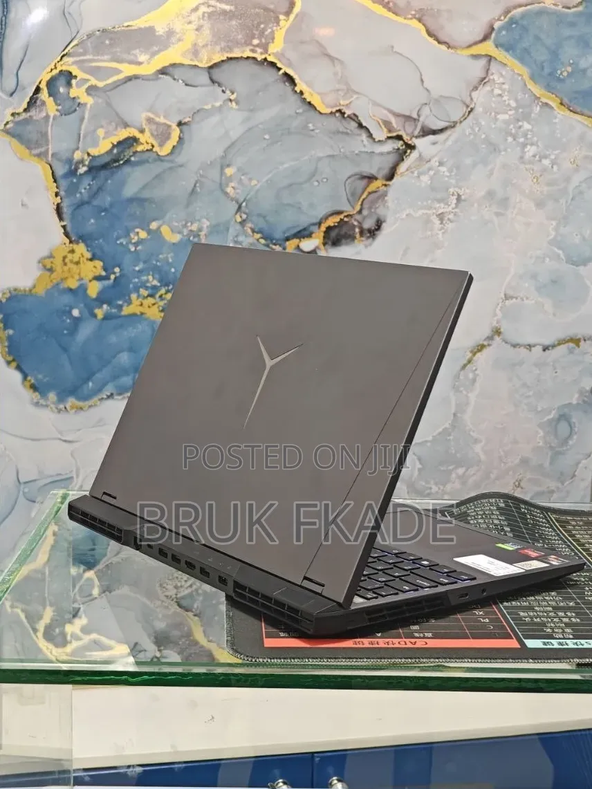 New Laptop Lenovo Legion 5 16GB AMD Ryzen 7 SSD 512GB