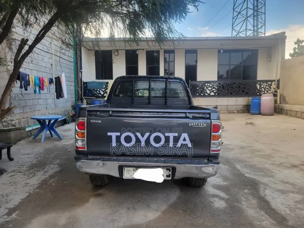 Toyota Hilux 2009 Gray