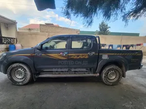 Toyota Hilux 2009 Gray