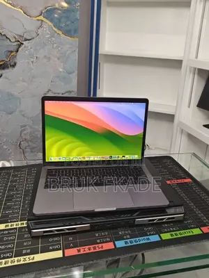 New Laptop Apple MacBook Pro 2022 M2 8GB Apple M2 SSD 512GB