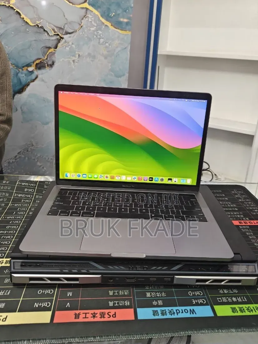 New Laptop Apple MacBook Pro 2022 M2 8GB Apple M2 SSD 512GB