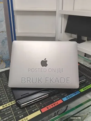 New Laptop Apple MacBook Pro 2022 M2 8GB Apple M2 SSD 512GB